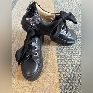 AGL WOMENS EMBELLISHED PLATFORM SNEAKERS/SIZE 7/NWOT